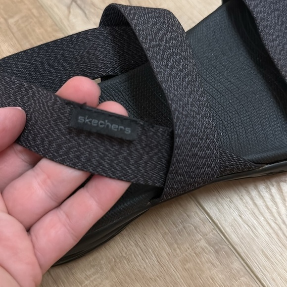 SKECHERS GOGA Max women’s black strappy sandals size 7 - Picture 6 of 7